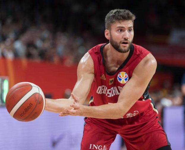 企鹅体育直播-巴黎奥运美国男篮仍不妙！谁抗衡约基奇小萨文班？