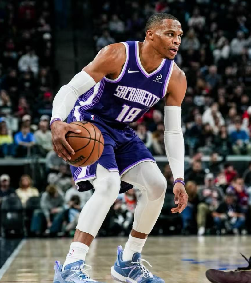 企鹅体育官网-时隔7年梦回巅峰，威少26+6+6记三分，国王轻取奇才豪取四连胜