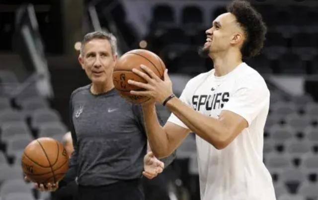 企鹅体育直播-【人物】巴斯前男友、帕克小卡恩师 雷霆捡到宝了