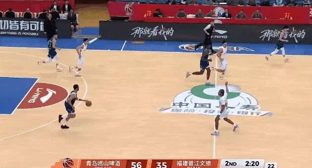 企鹅体育官网-韦瑟斯庞轻松突破换左手上篮打进，青岛58-35领先福建23分