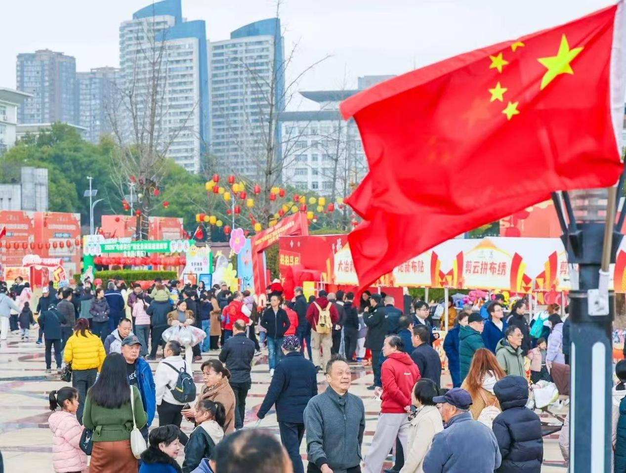 企鹅体育-“楚超”提上日程 湖北两会相关提案获创纪录的148位委员联名响应